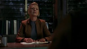 9 серия Чужак в чужой стране